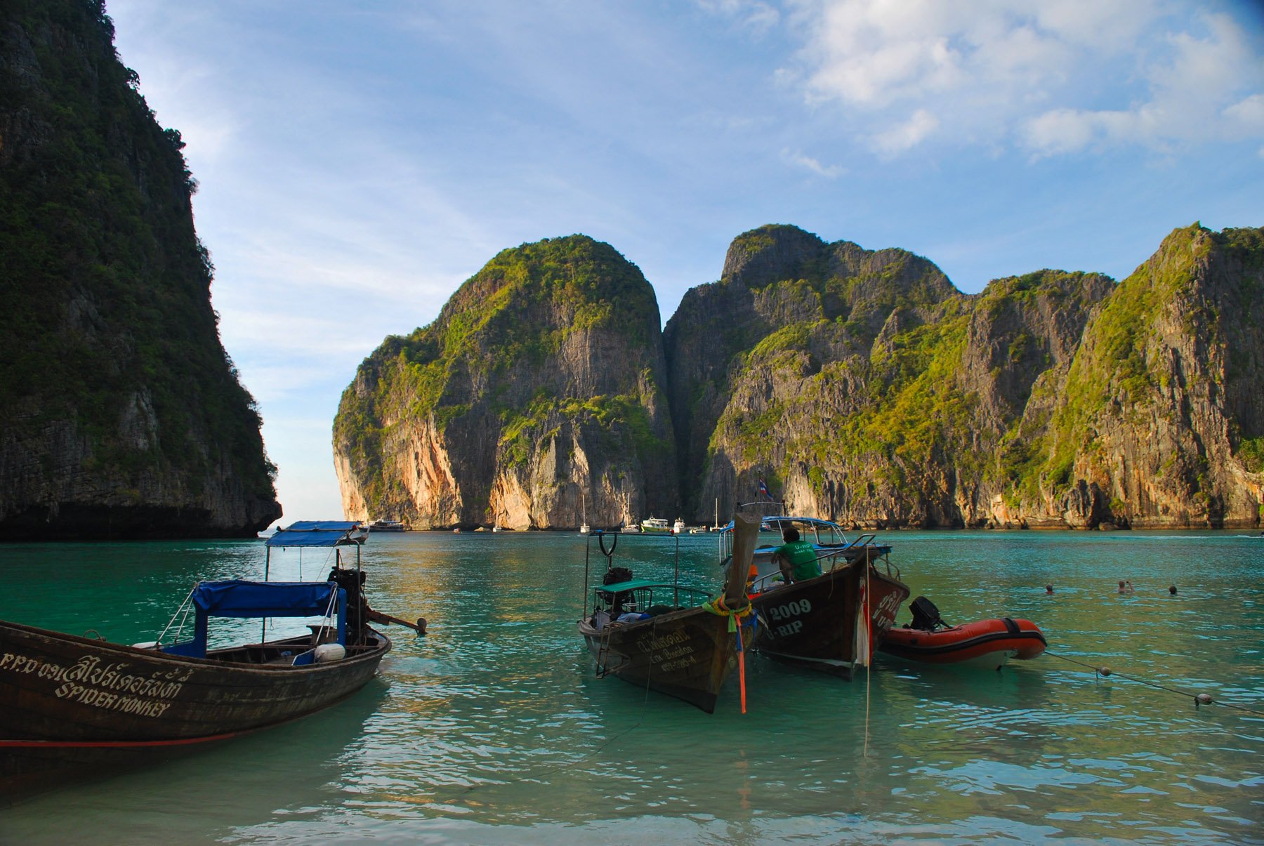 Таиланд какая. Пхи Пхи Майя Бэй. Майя-Бэй, остров Пхи-Пхи-Ле, Таиланд. Пхи-Пхи Краби. Таиланд Пхи Пхи лодки.